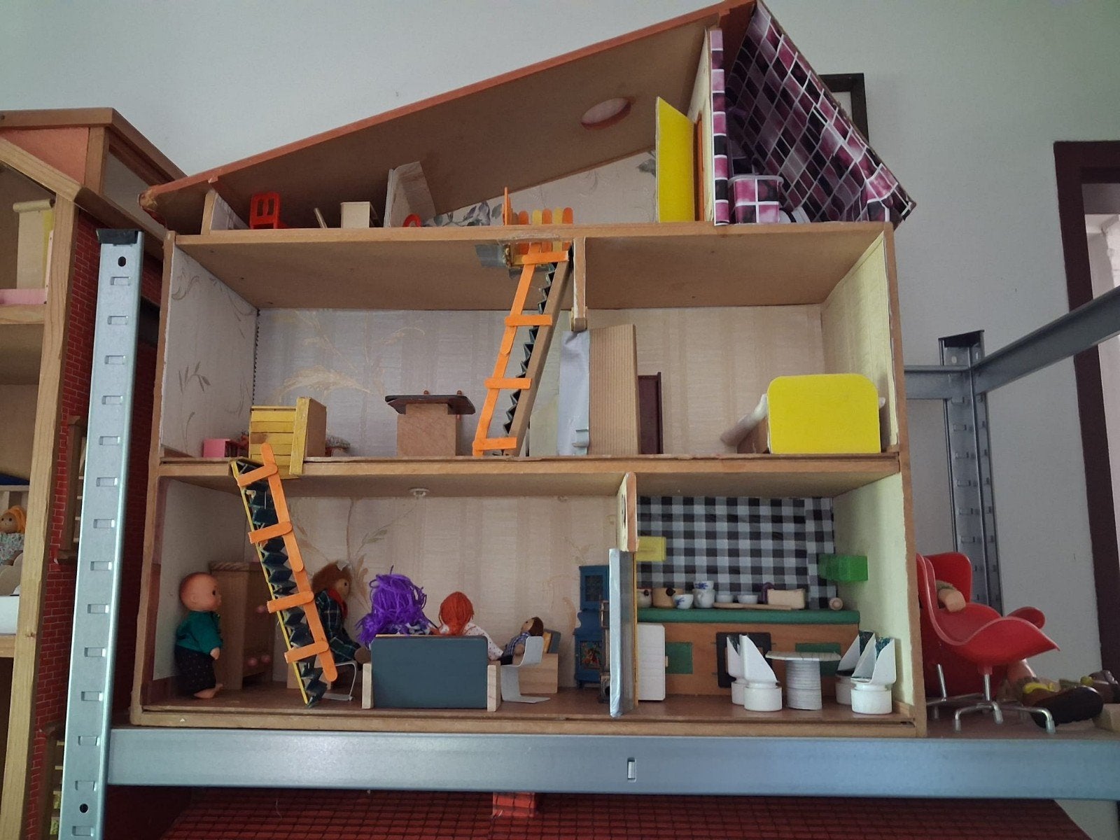 Gezellig poppenhuis voor uren speelplezier, Kinderen en Baby's, Speelgoed | Poppenhuizen, Ophalen, Gebruikt, Poppenhuis