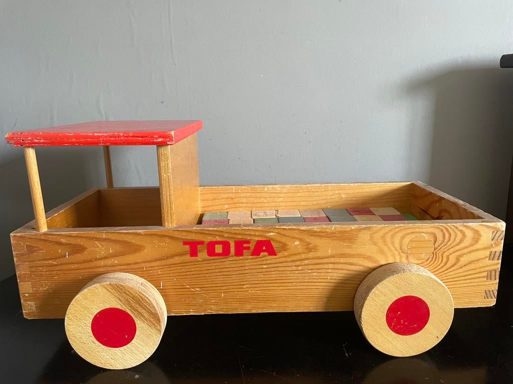 Grote houten TOFA vrachtwagen met houten blokken, Kinderen en Baby's, Speelgoed | Houten speelgoed, Ophalen of Verzenden, Zo goed als nieuw