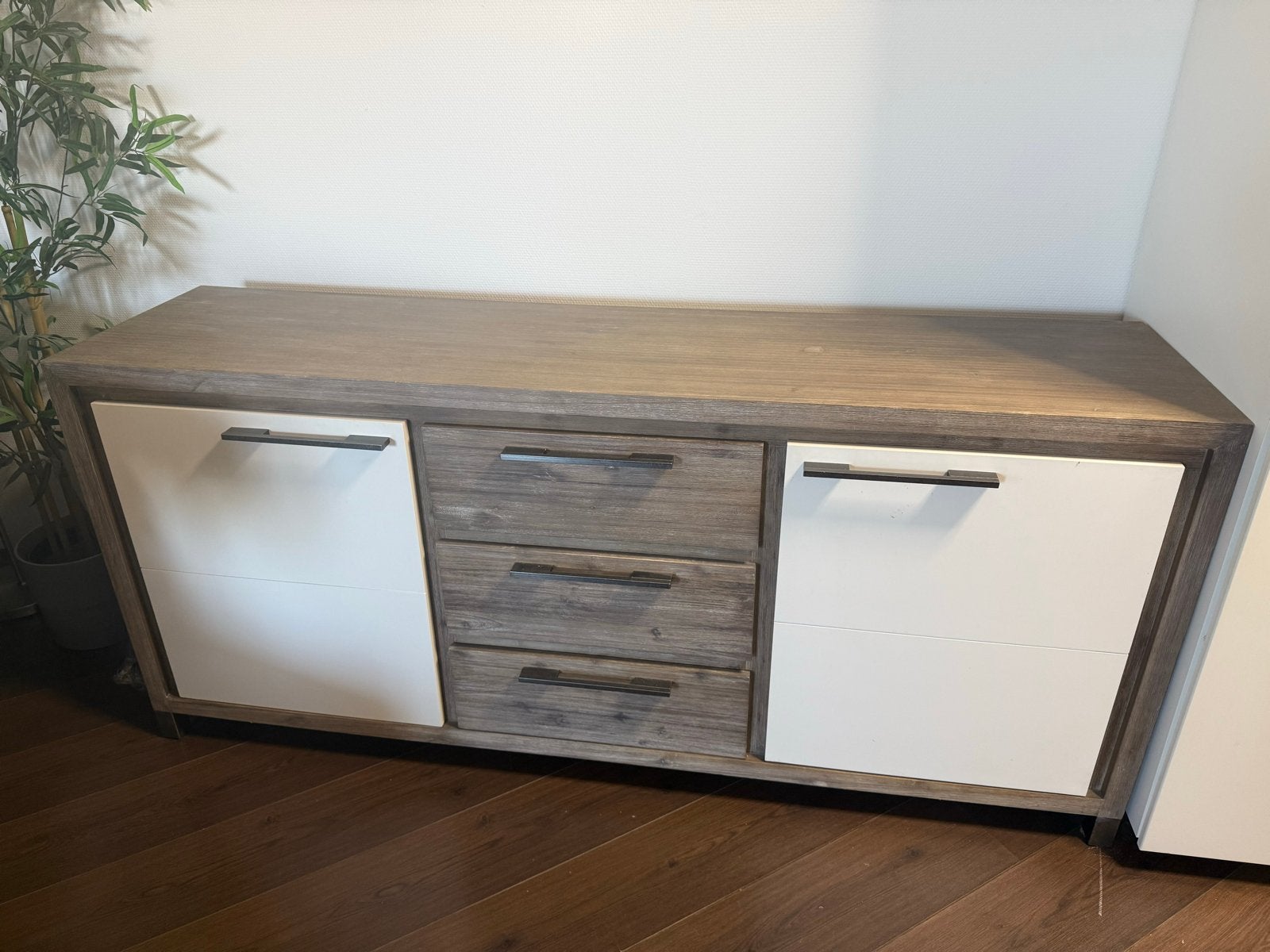 Houten dressoir, Ophalen, 150 tot 200 cm, Zo goed als nieuw, Met lade(s)