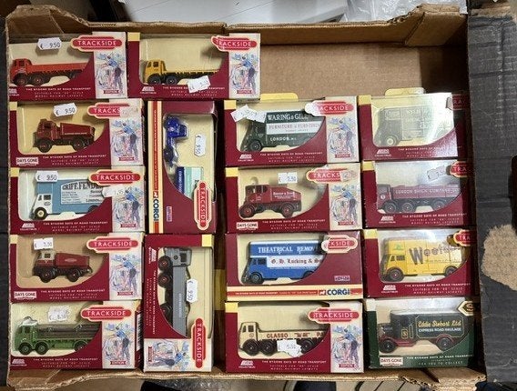 DAys gone en Corgi 1:76 series, Ophalen, Zo goed als nieuw, Bus of Vrachtwagen