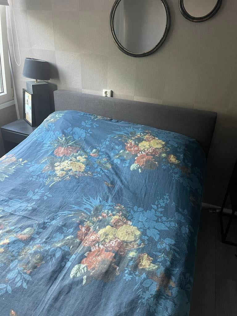 Tweepersoonsbed met gestoffeerd hoofd en voetbord, Ophalen, Zo goed als nieuw, Tweepersoons, 160 cm