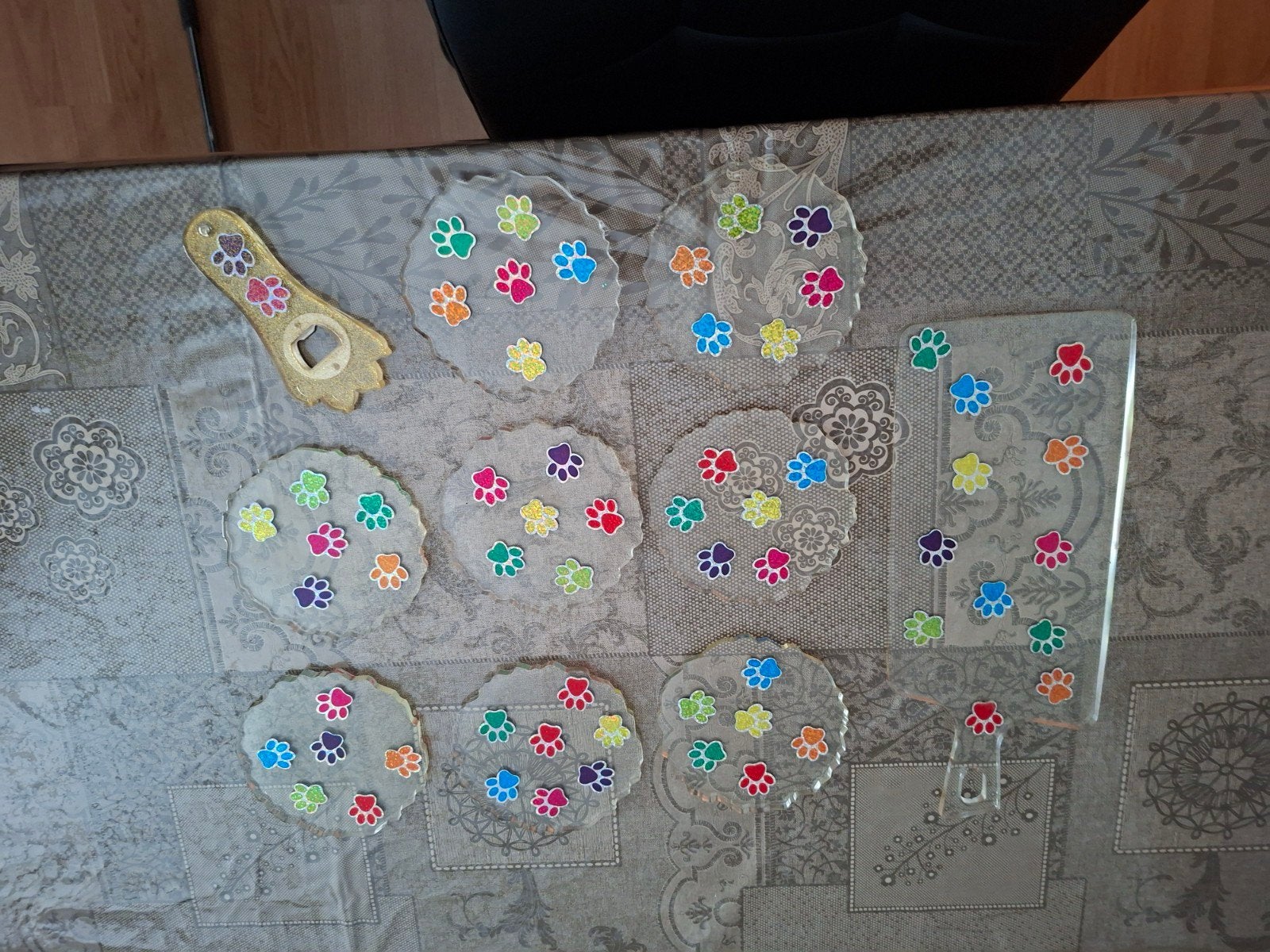 8 onderzetters en borrelplank en opener met pootafdrukken., Ophalen of Verzenden, Nieuw