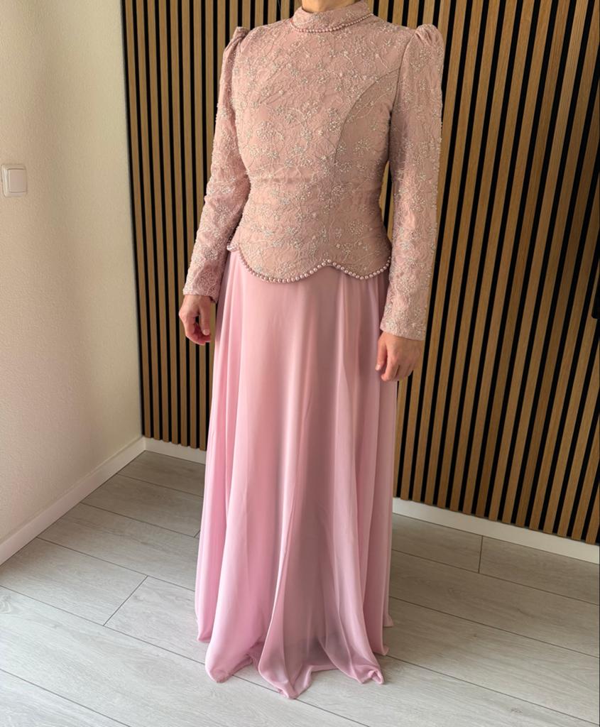 Elegante Roze Galajurk met Kant en Parels, Maat 38/40 (M), Nieuw, Ophalen of Verzenden, Roze