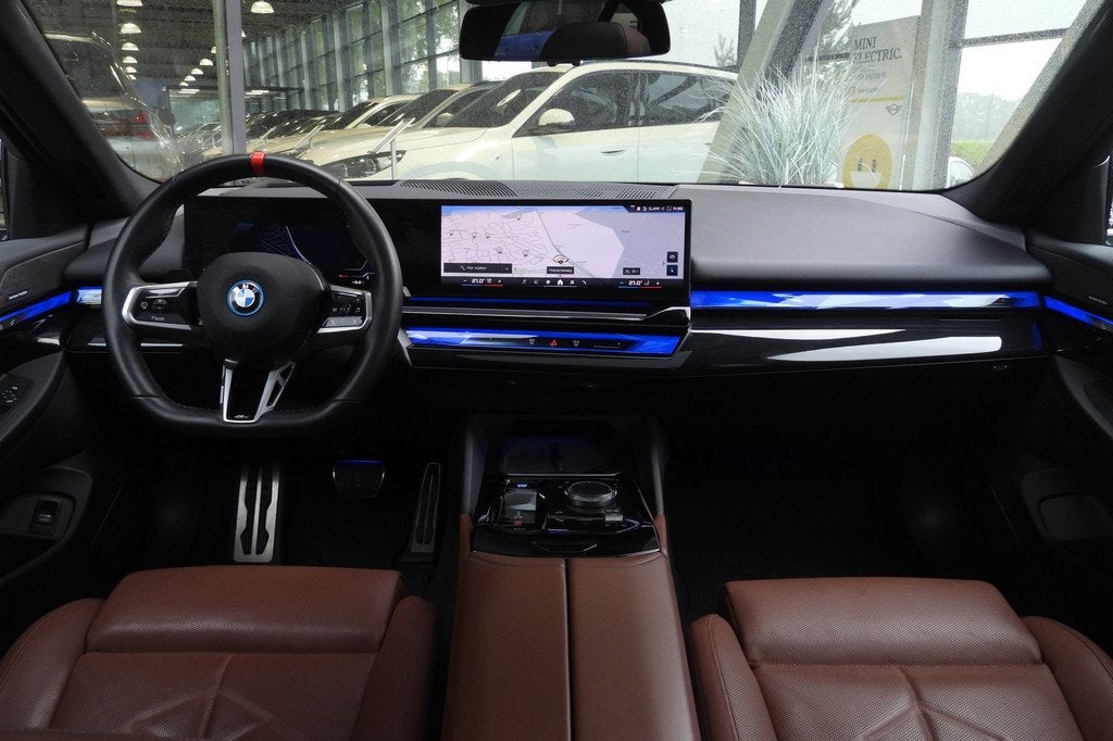 BMW i5 M60 xDrive / Panoramadak / Trekhaak / Parking Assista, 514 km, Gebruikt, Zwart, 601 pk