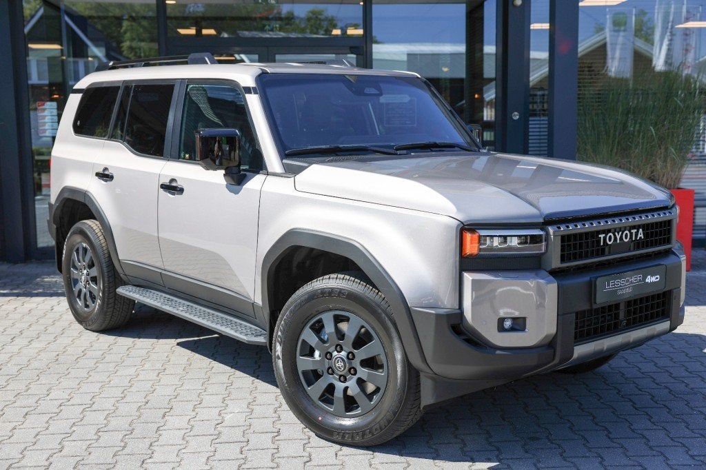 Toyota LANDCRUISER 250 2.8 D-4D 5DRS  EXECUTIVE  A/T VAN, Auto's, Automaat, Gebruikt, 4 cilinders, Met garantie (alle)