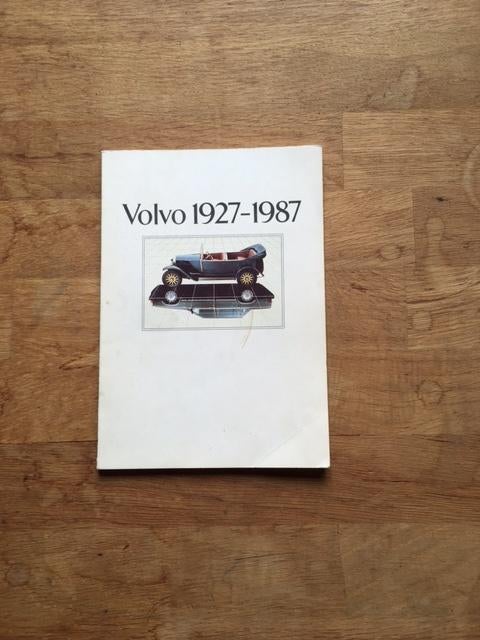 Autoboeken:       Volvo      1927 - 1987     NL, Volvo, Zo goed als nieuw, Volvo, Ophalen of Verzenden