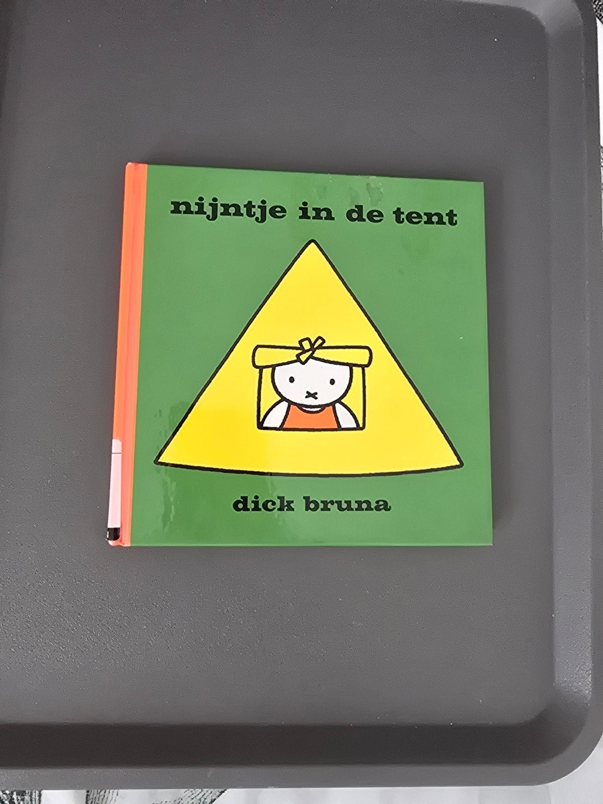Dick Bruna - Nijntje in de tent, Gelezen, Fictie algemeen, Ophalen of Verzenden, Dick Bruna