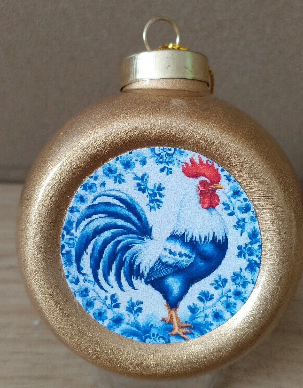 Stenen gouden Kerstbal met Delfts blauwe haan, Diversen, Verzenden, Zo goed als nieuw