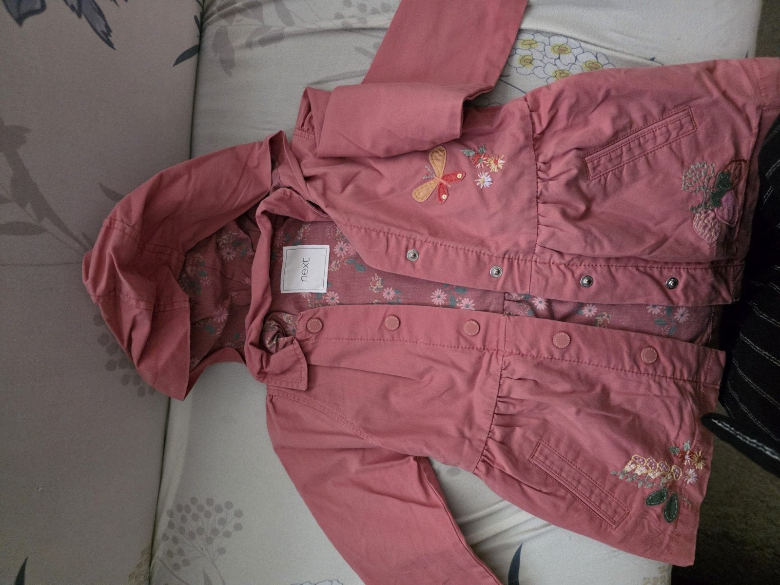 Roze winterjasje maat 98/104 met borduursels, Ophalen