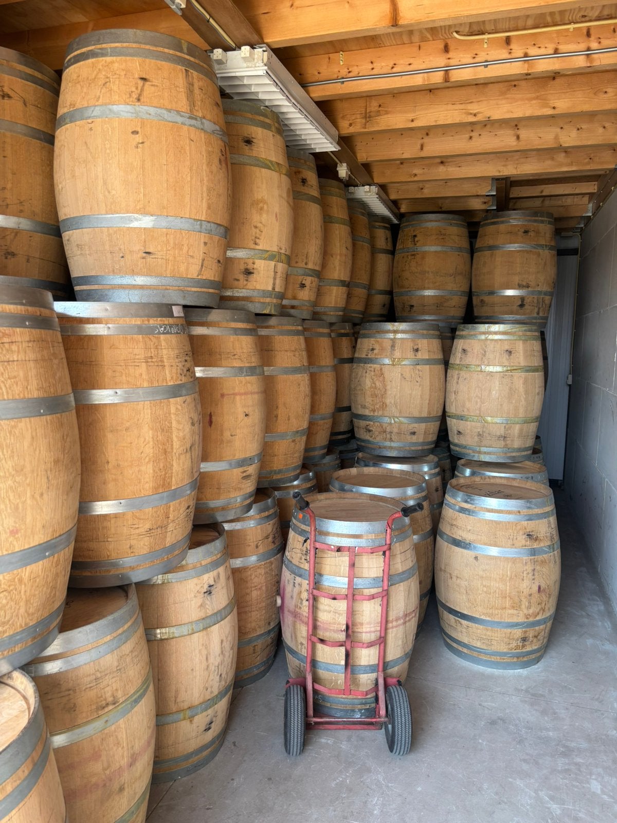 Grote partij wijnvaten te koop ( mooie blanken ), Tuin en Terras, Ophalen, Gebruikt, 150 liter of meer, Poortingaverhuur@gmail.com