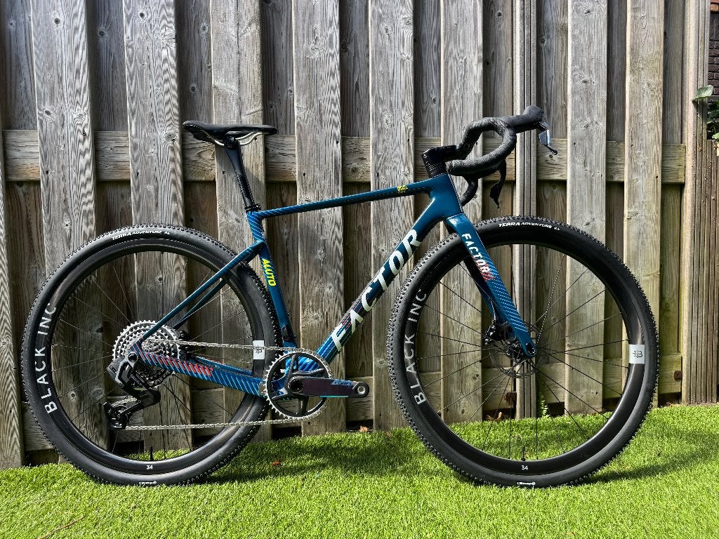 Factor Aluto 2026 Force XPLR Raptor Blue, maat S/52, 28 inch, Carbon, 10 tot 15 versnellingen, Heren