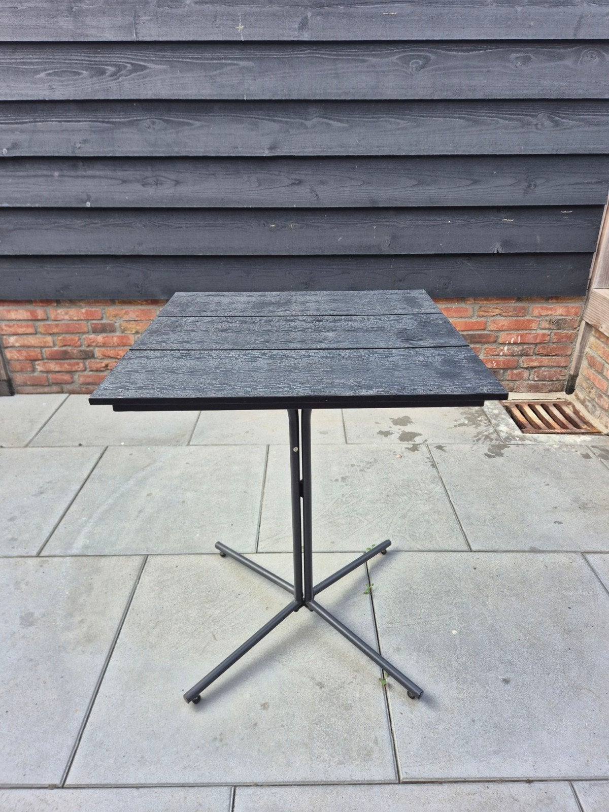 Zwarte balkontafel/tuintafel JYSK 58x58 cm, Tuin en Terras, Tuintafels, Ophalen, Gebruikt, Vierkant, Metaal