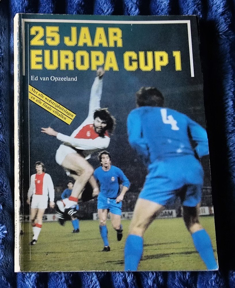 25 jaar Europa Cup 1 boek, Gelezen, Opzeeland Ed van Eduard, Ophalen of Verzenden, Balsport