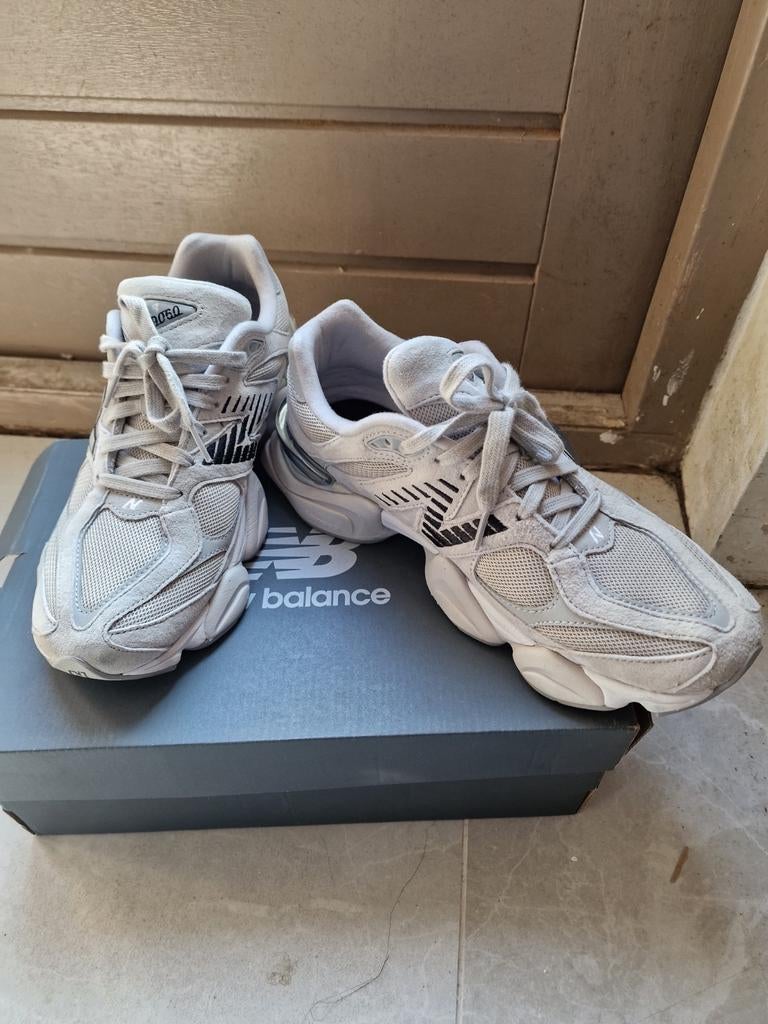 New Balance 9060 U9060JGR - Maat 43, Kleding | Dames, Schoenen, Nieuw, Sneakers of Gympen, Grijs, Ophalen of Verzenden