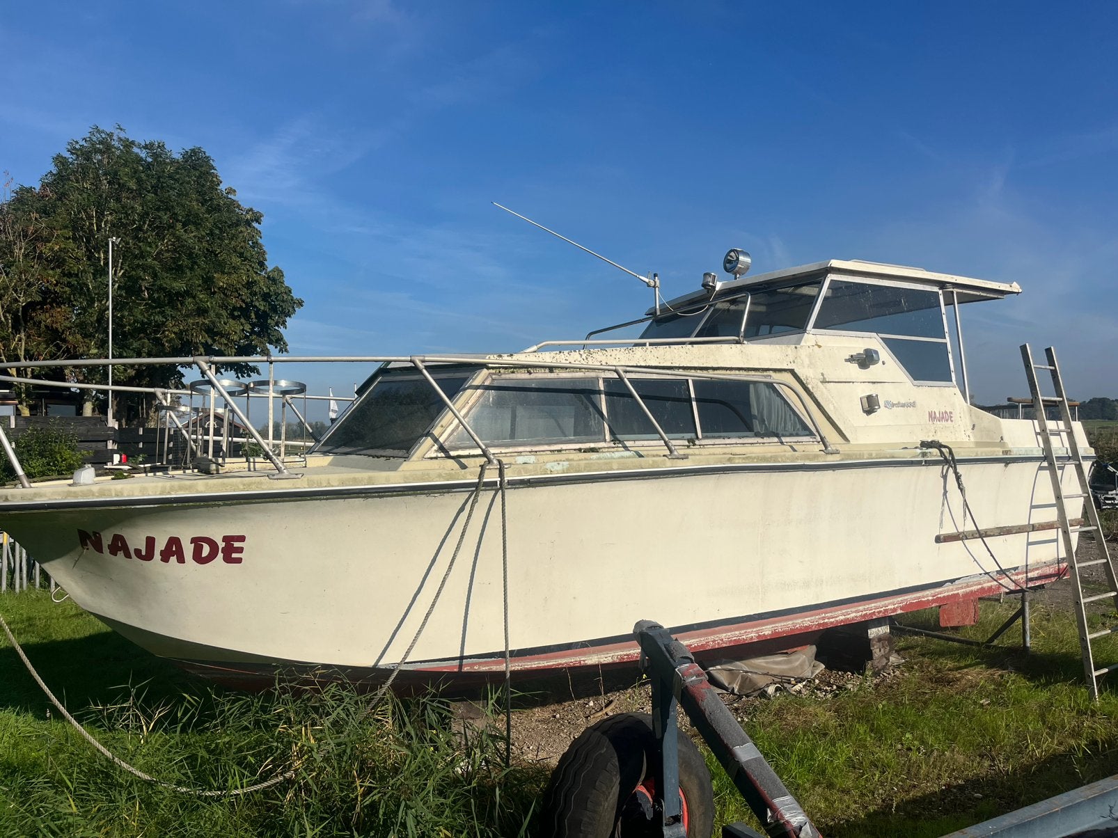 Birchwood 25 motorkruiser 7m polyester (kajuitboot), Ophalen, Binnenboordmotor, Diesel, Zo goed als nieuw