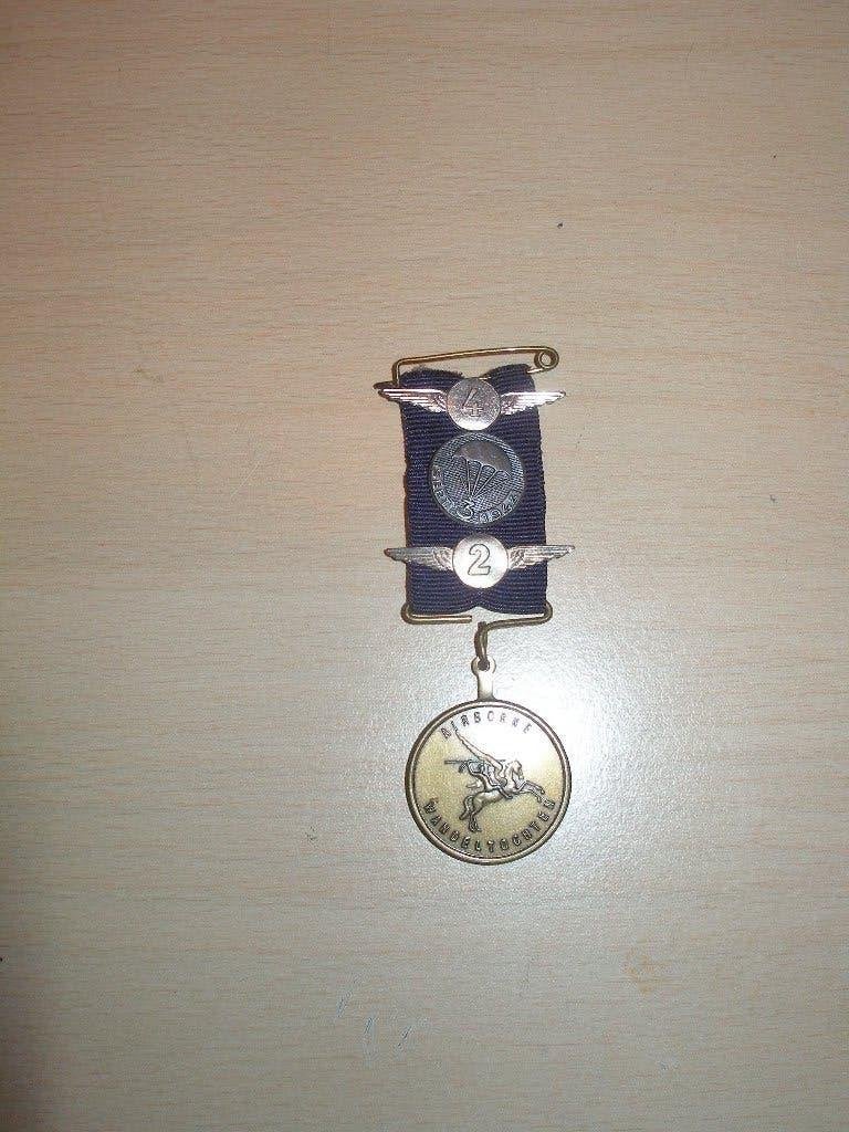 Medaille Airborne wandeltochten, Verzamelen, Militaria | Algemeen, Ophalen of Verzenden, Landmacht, Nederland, Lintje, Medaille of Wings