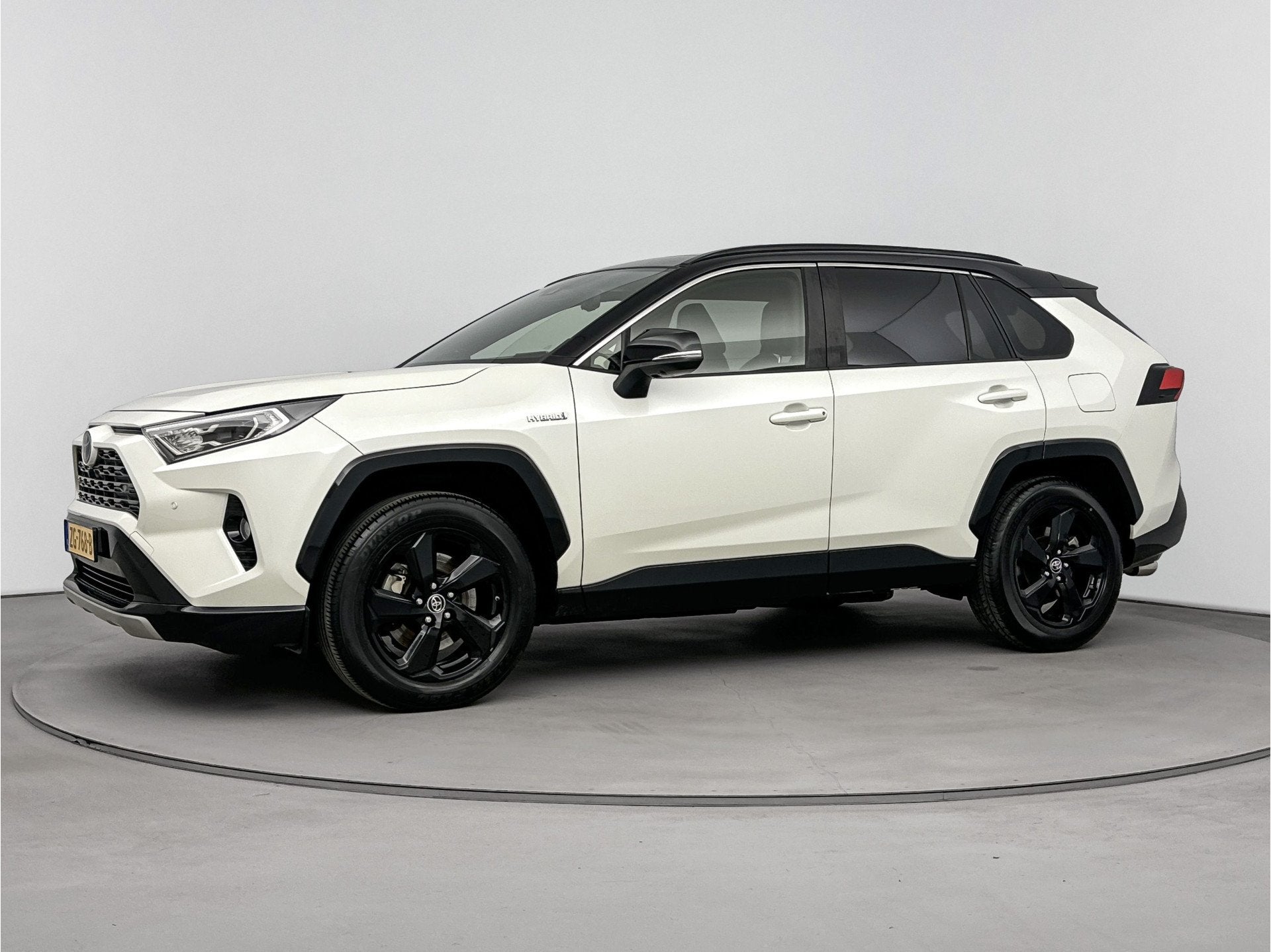Toyota RAV4 2.5 Hybrid Bi-Tone Innovation Pack | Panorama Sc, Gebruikt, Zwart, 4 cilinders, Leder en Stof