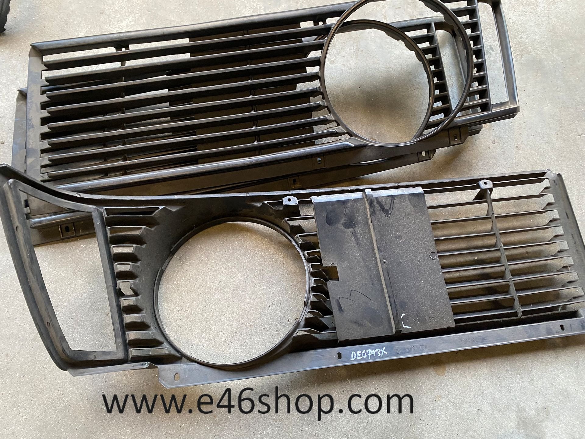 BMW "3 E21 GRILLE RECHTS OE 51131834760, -, -, Nieuw, Ophalen of Verzenden