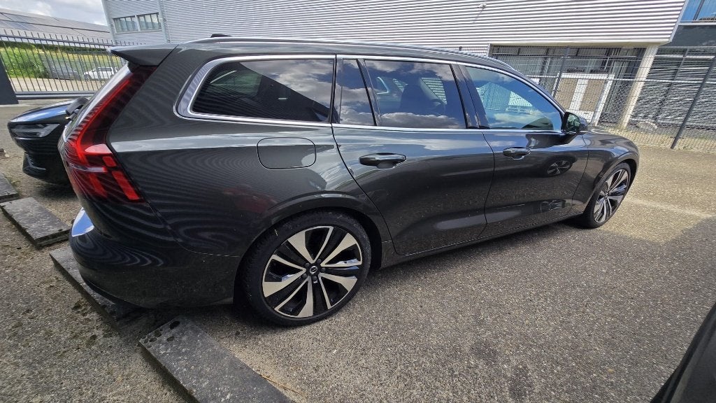 Volvo V60 B3 163pk Mild Hybrid Aut 2022 Grijs, Auto's, Volvo, 1800 kg, Zwart, 4 cilinders, 1969 cc