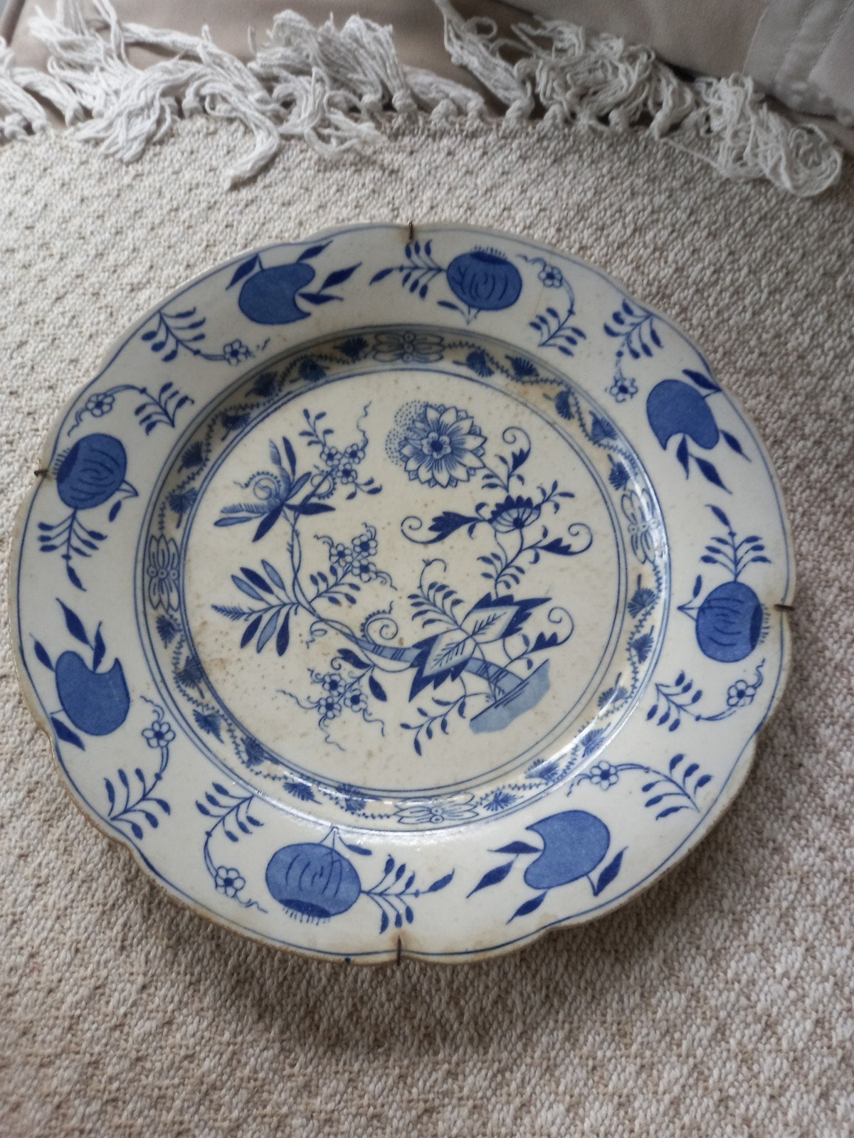 Antiek Delfts Blauw Bord met Bloemenpatroon, Antiek en Kunst, Antiek | Wandborden en Tegels, Ophalen of Verzenden