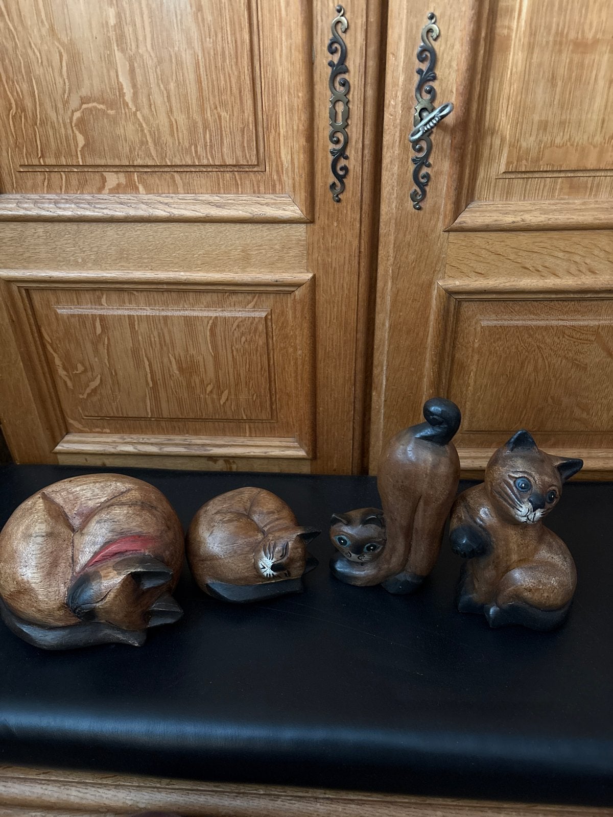 Set van 4 handgesneden houten kattenbeelden, Minder dan 20 cm, Ophalen of Verzenden, Beeld, Hout