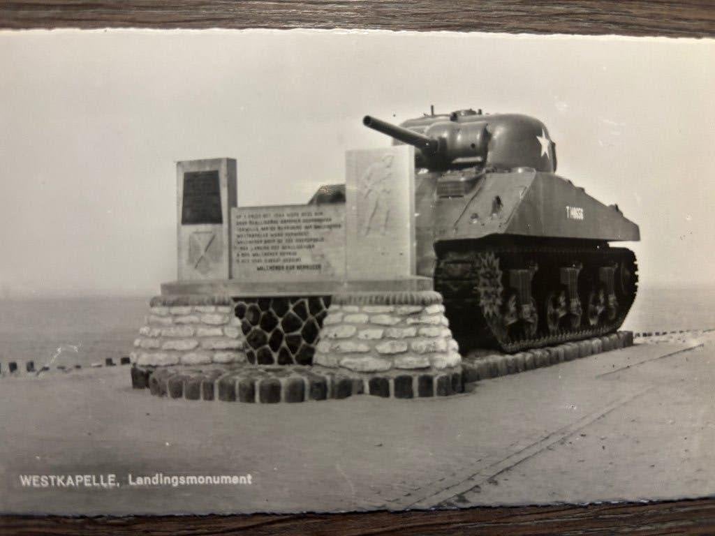 Ansichtkaart Westkapelle - Landingsmonument, Ophalen of Verzenden, 1940 tot 1960, Ongelopen, Zeeland