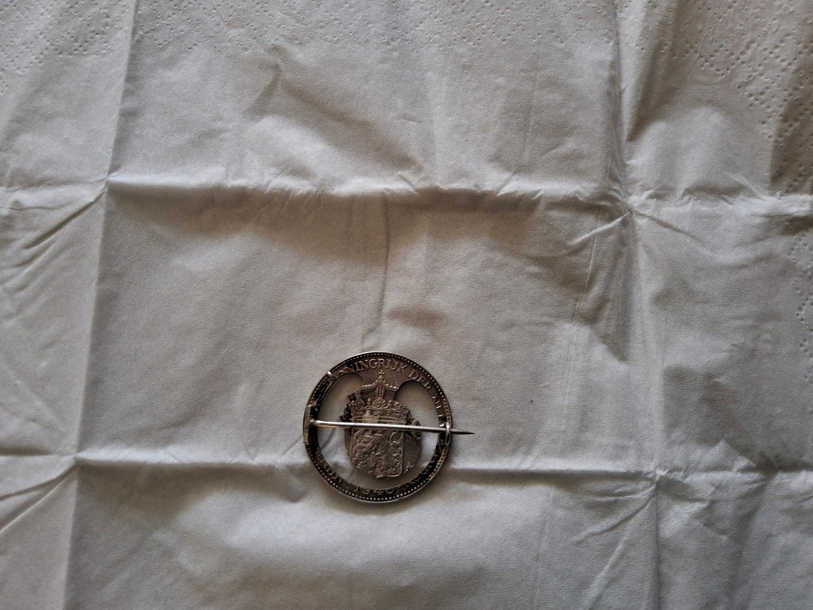 ZILVEREN BROCHE MET KONINGIN WILHEMINA, Ophalen, Speld(je) of Lepel(tje)