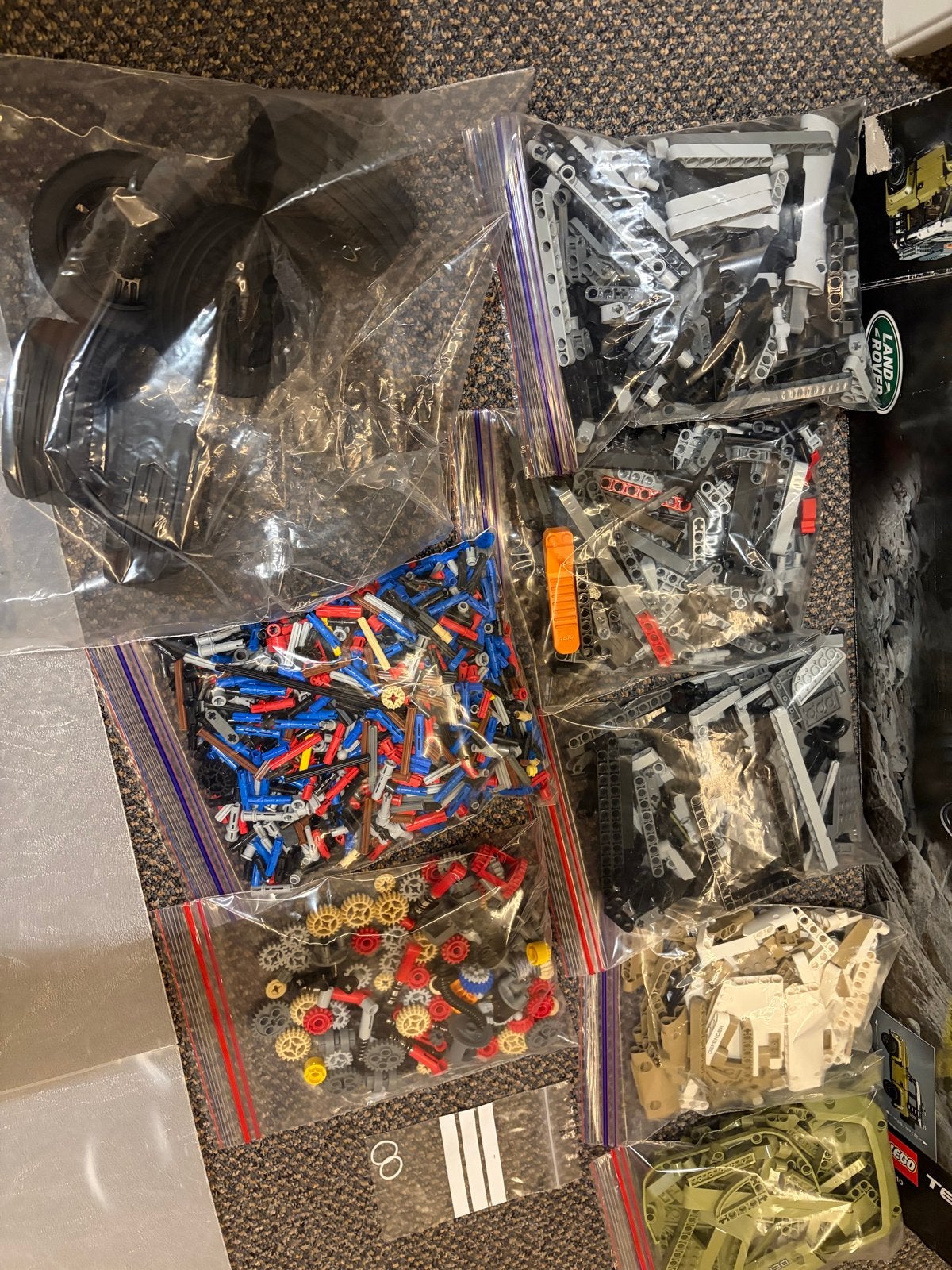 Foto 5 van LEGO Technic 42110 Land Rover Defender (compleet)