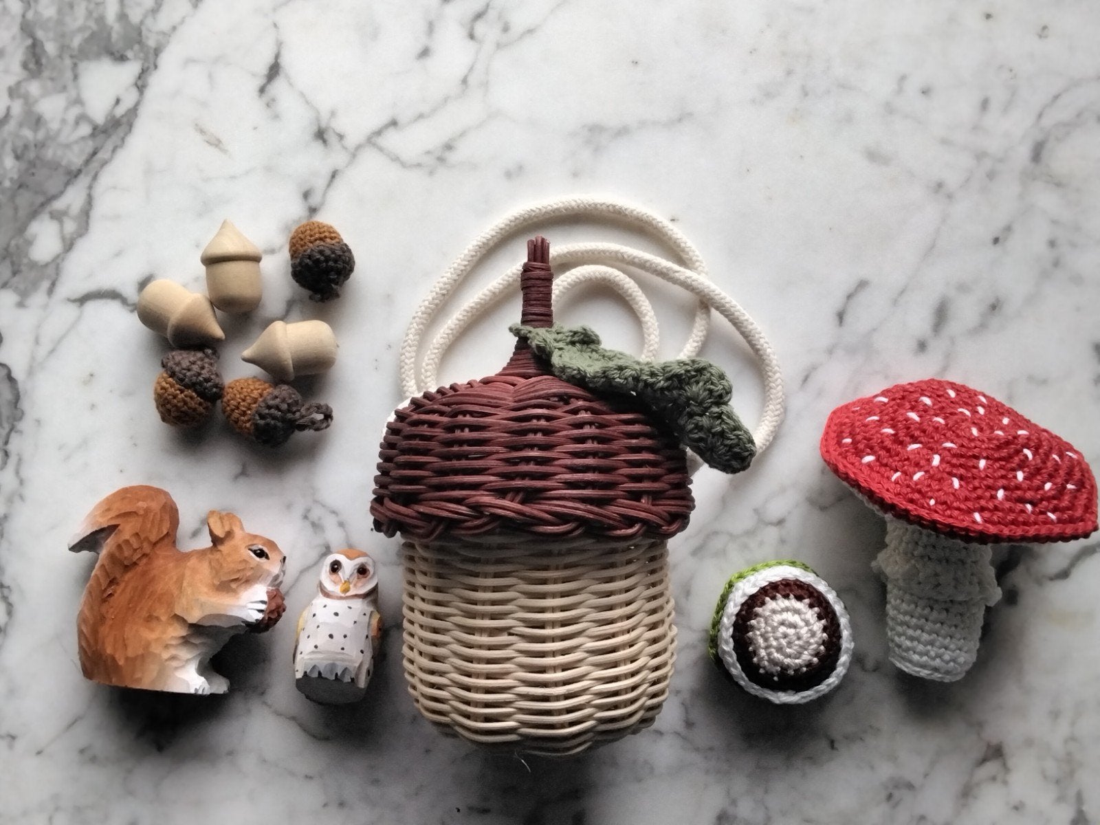 Schattig eikeltje mandje in vintage stijl, Verzenden, Nieuw
