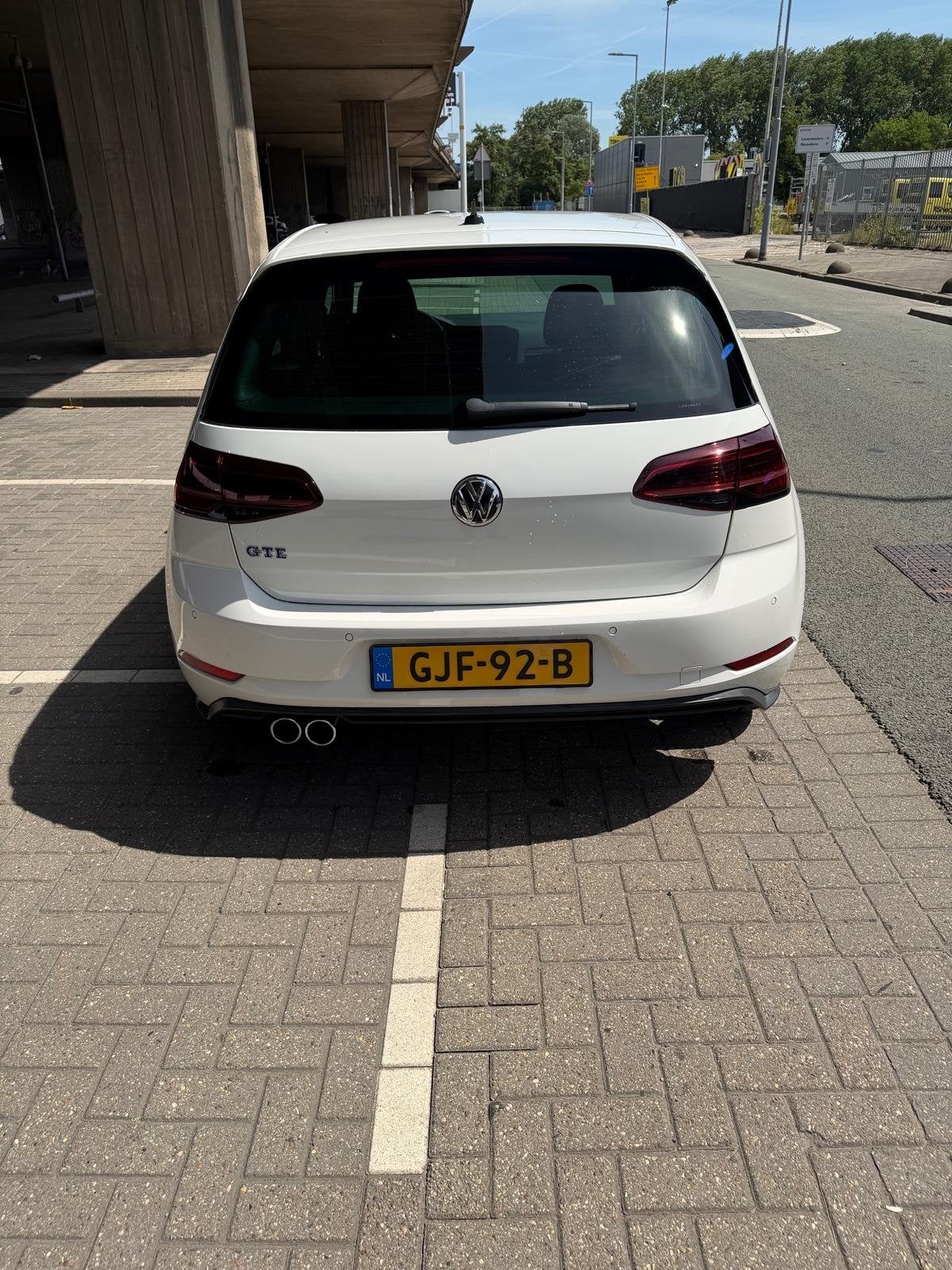 Volkswagen Golf 1.4 Ehybrid 204pk DSG 2020 Wit, Auto's, Wit, Plug-in hybride, 1395 cc, 149 pk