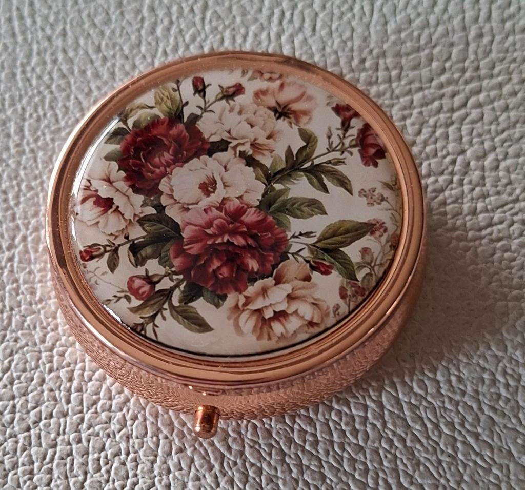 Pillendoosje met bloemenpatroon, Ophalen of Verzenden, Handen en Nagels