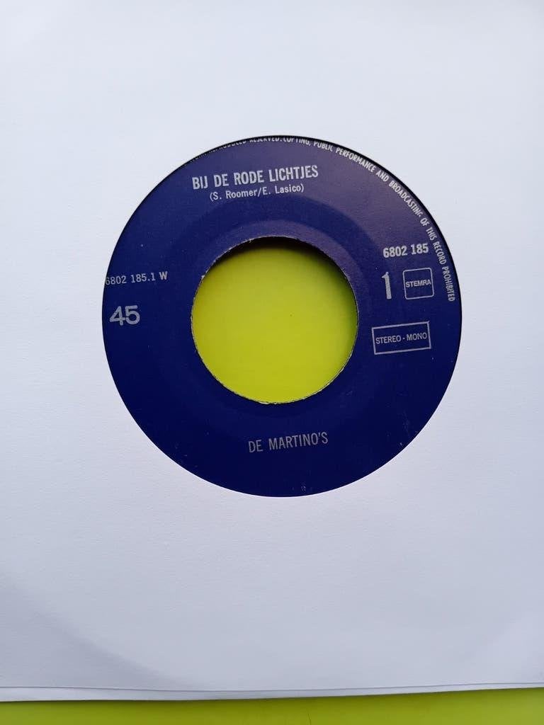 De Martino's - Bu De Rode Lichtjes / Als Vreemden (Single), Gebruikt, 7 inch, Ophalen of Verzenden, EP