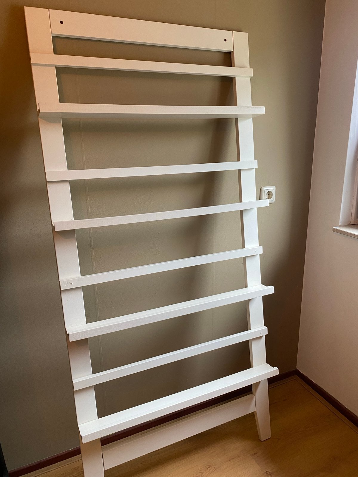 Witte houten wandrek, Ophalen, Met plank(en), Minder dan 50 cm, Gebruikt