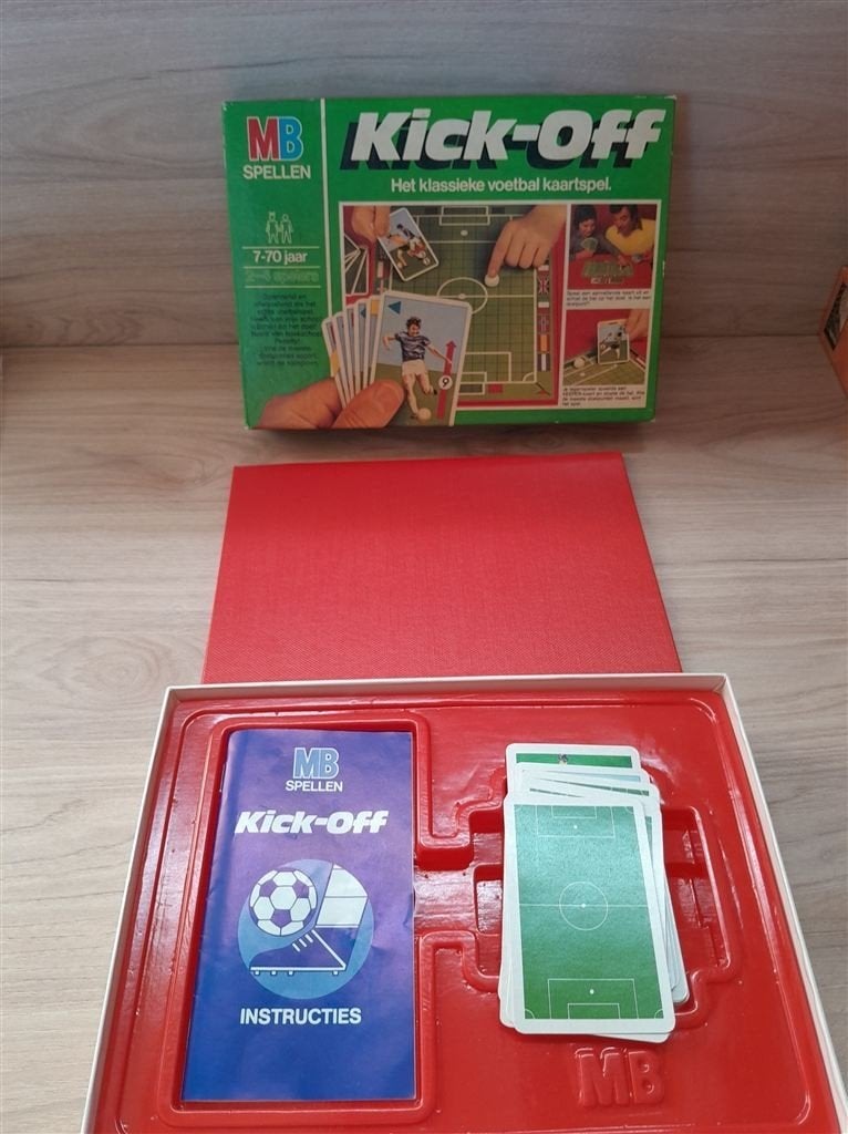 Kick-Off het klassieke voetbal kaartspel - s3741, Verzenden, Zo goed als nieuw