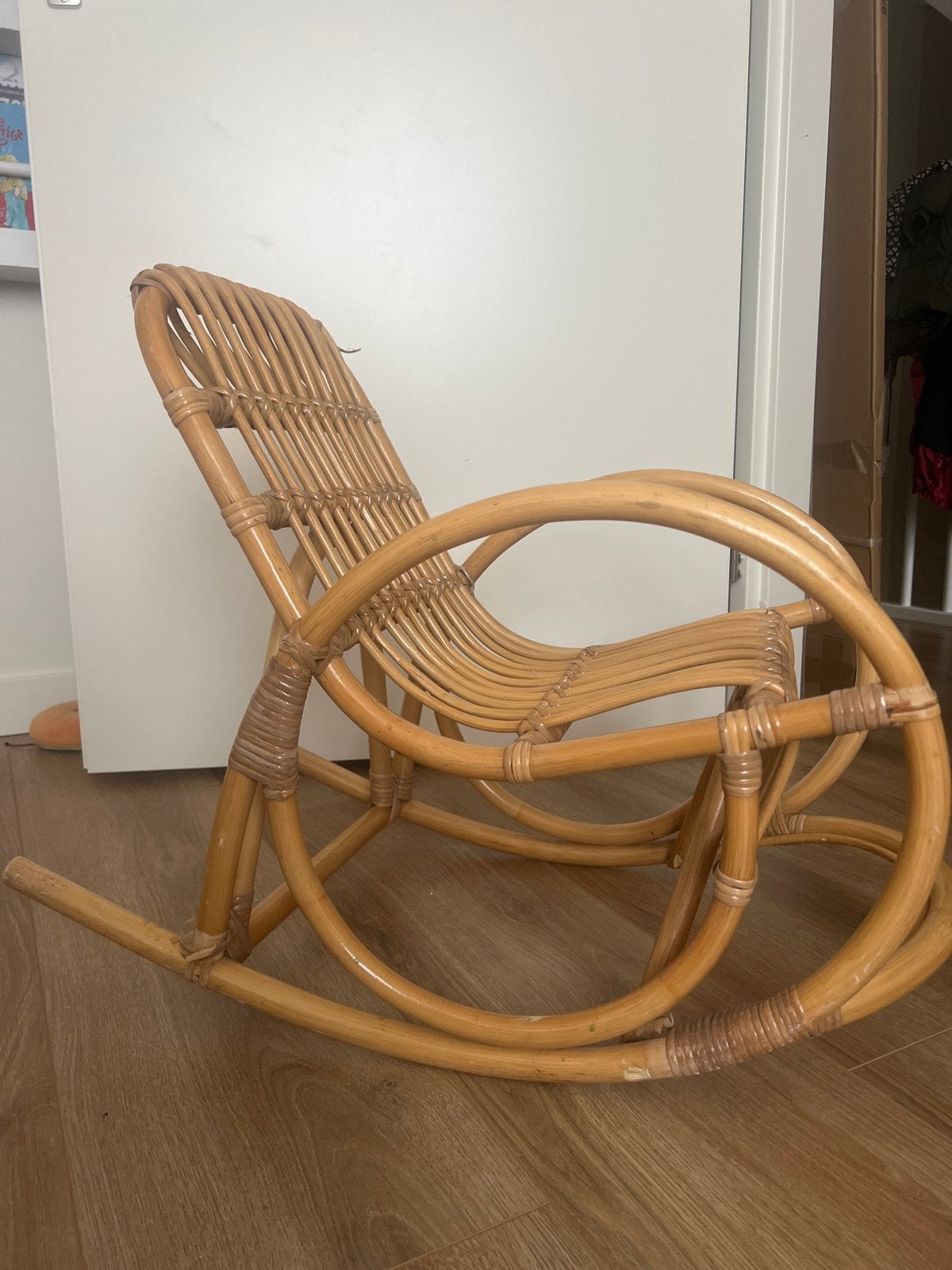 Rotan schommelstoel voor kinderen, Ophalen