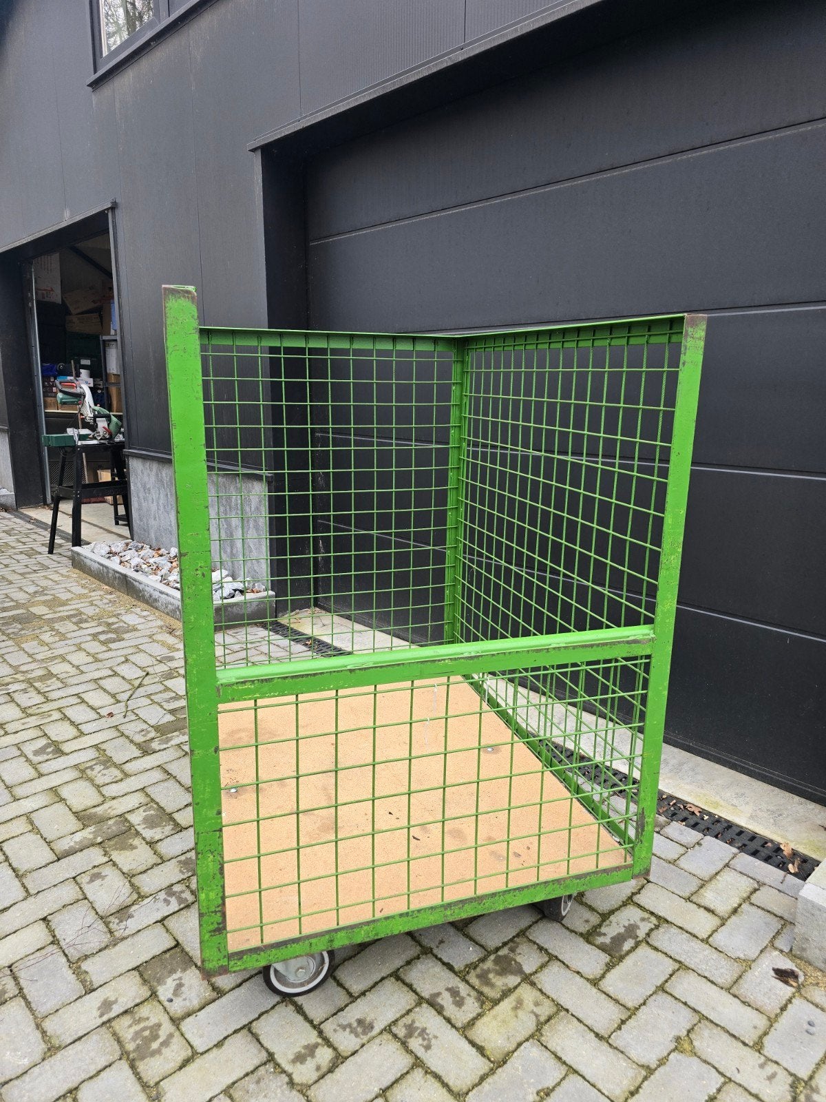 Groene rolcontainer met gaaswanden en houten bodem, Ophalen, Overige typen