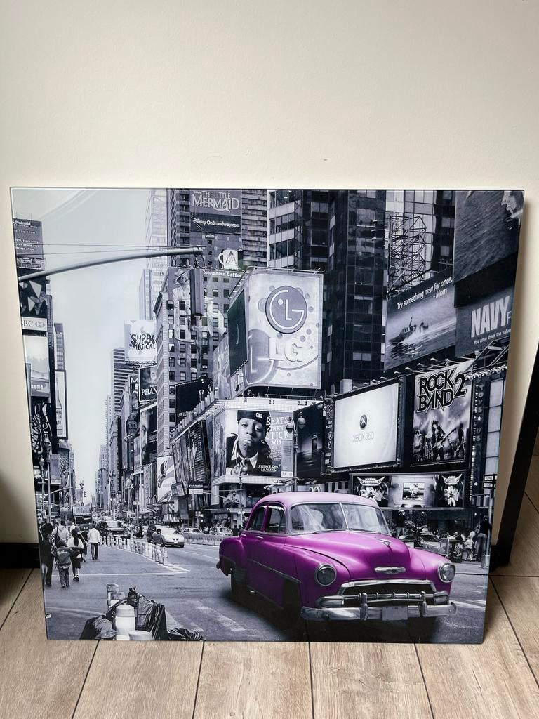 Schilderij New York met paarse oldtimer. 80x80cm, Ophalen