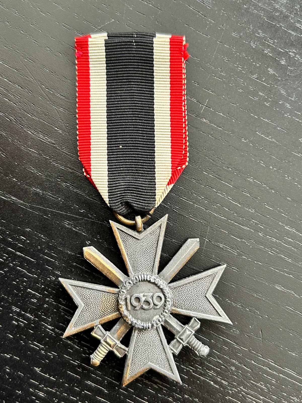 Duitse WO2 KVK 2e klasse met zwaarden, Verzamelen, Militaria | Tweede Wereldoorlog, Ophalen of Verzenden, Landmacht, Duitsland