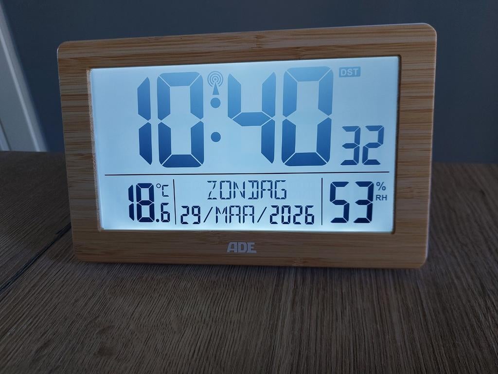 Radiografische wand/tafelklok - bamboe look-, Ophalen of Verzenden, Nieuw, Digitaal, Wekker of Tafelklok