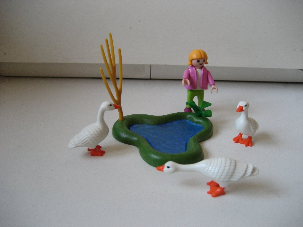 playmobil meisje bij vijver met ganzen, Ophalen of Verzenden, Zo goed als nieuw