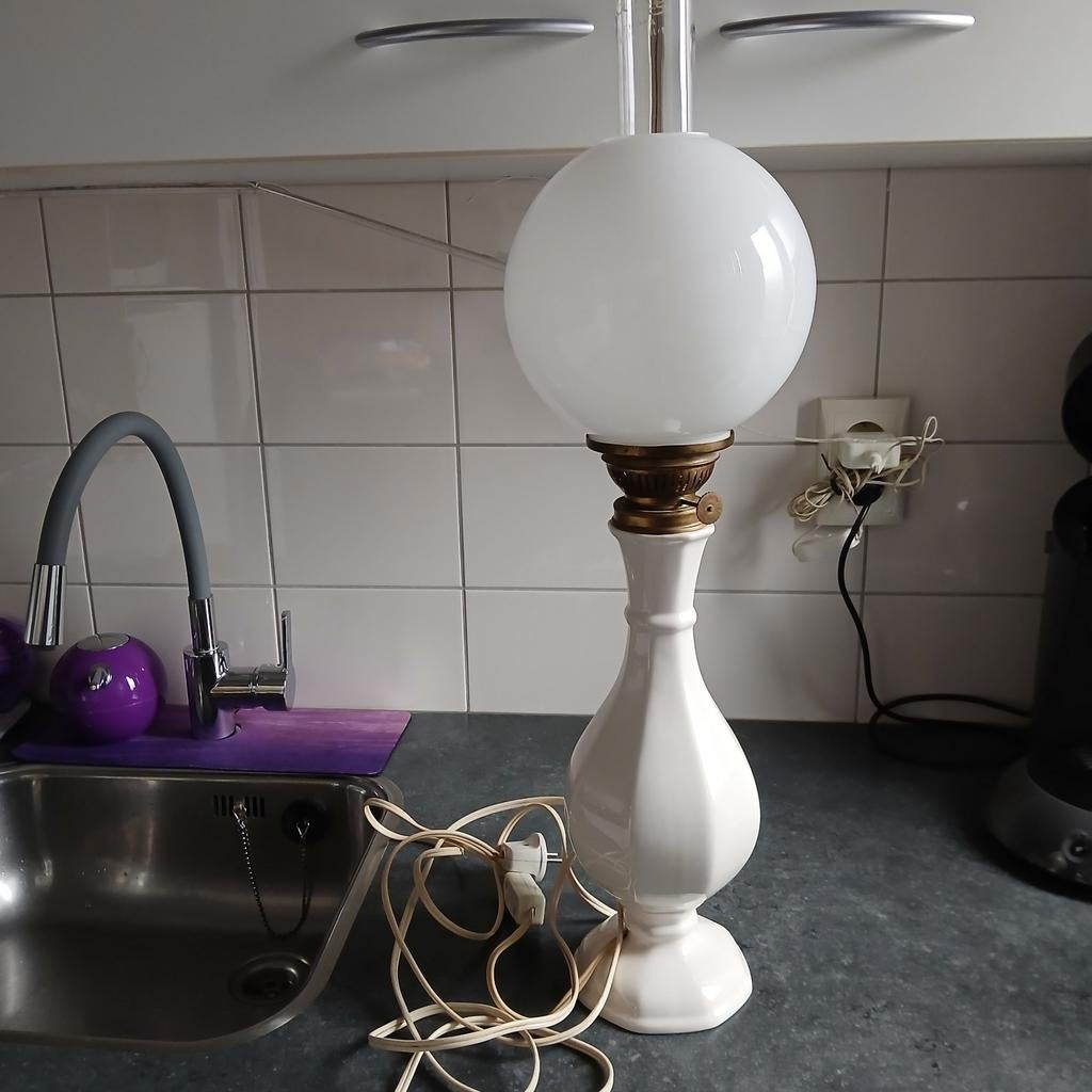 Vintage tafellamp met witte bol, barst in glas (zie foto 3), Ophalen, Gebruikt, Vintage, Retro