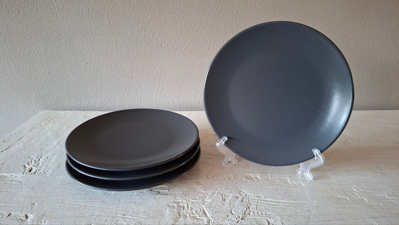 4 IKEA DINERA ontbijtborden zwart 20 cm ø, Gebruikt, IKEA, Ophalen of Verzenden, Bord(en)