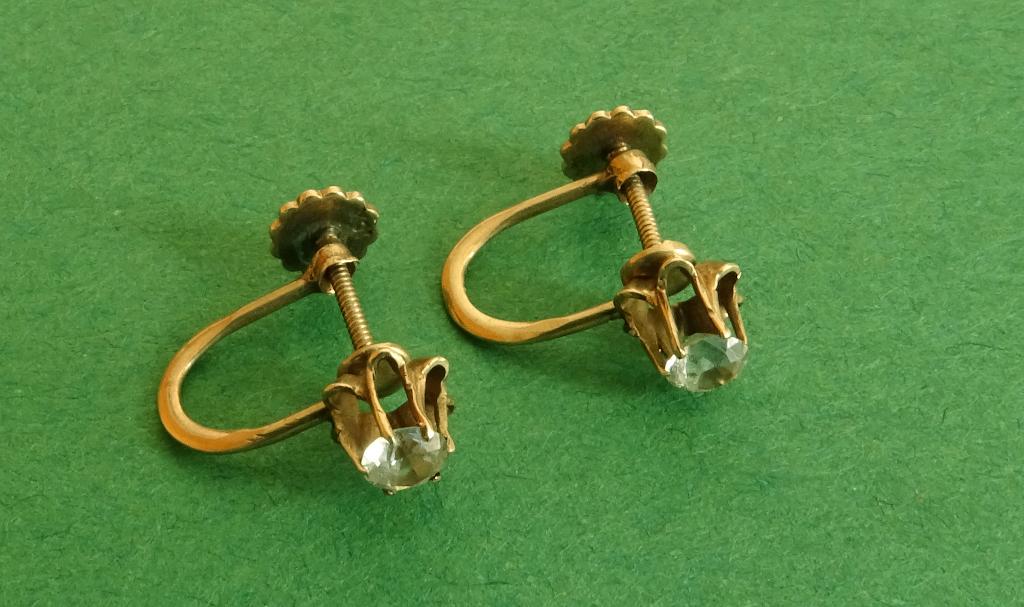 Antieke gouden schroef oorbellen met Zirconia / Zirkonia, Ophalen of Verzenden, Goud, Oorbellen, Met edelsteen
