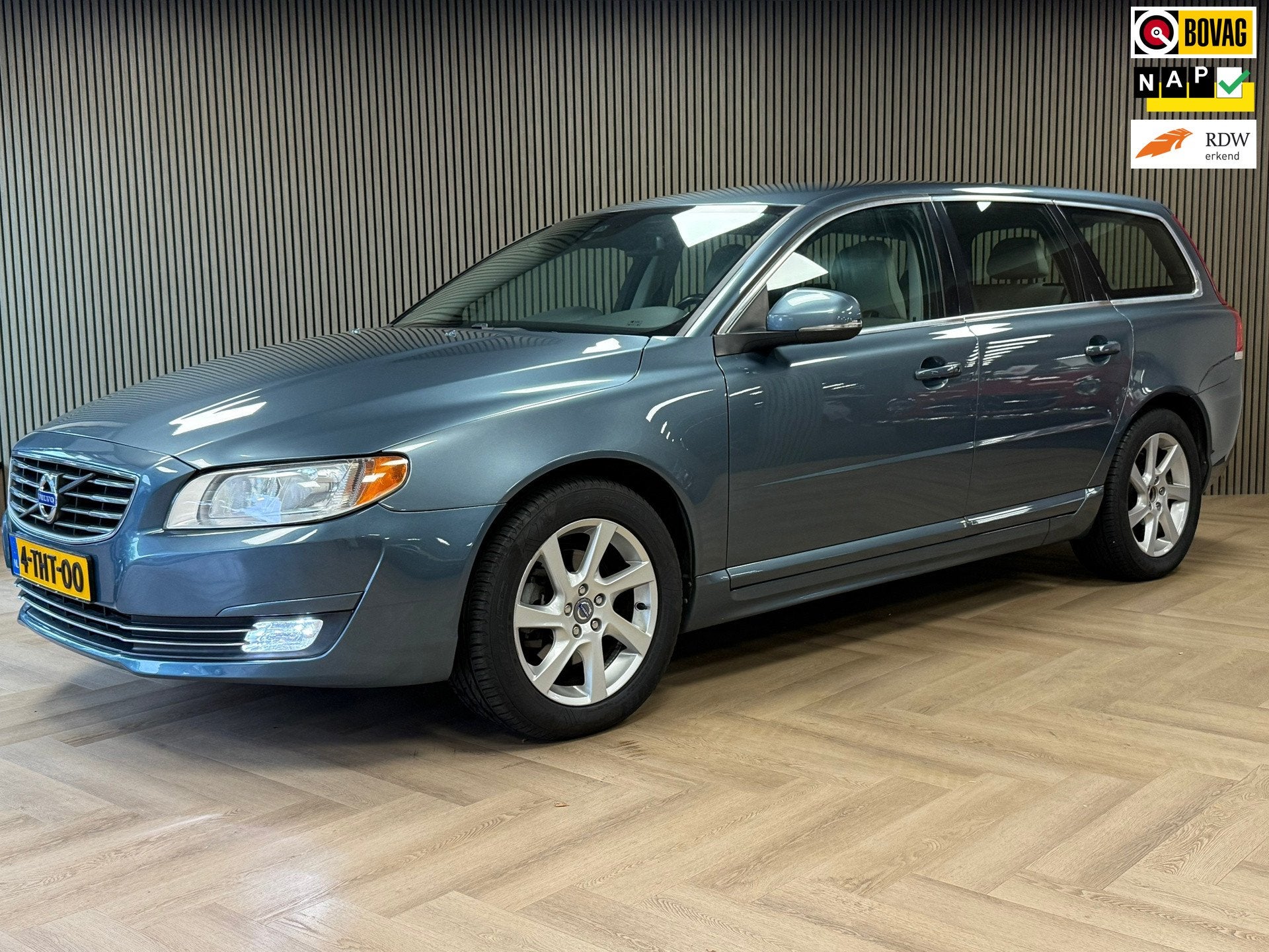 Volvo V70 1.6 T4 Momentum CLIMATE CRUISE CONTROL NAVIGATIE T, Auto's, Volvo, Gebruikt, Beige, 4 cilinders, Met garantie (alle)