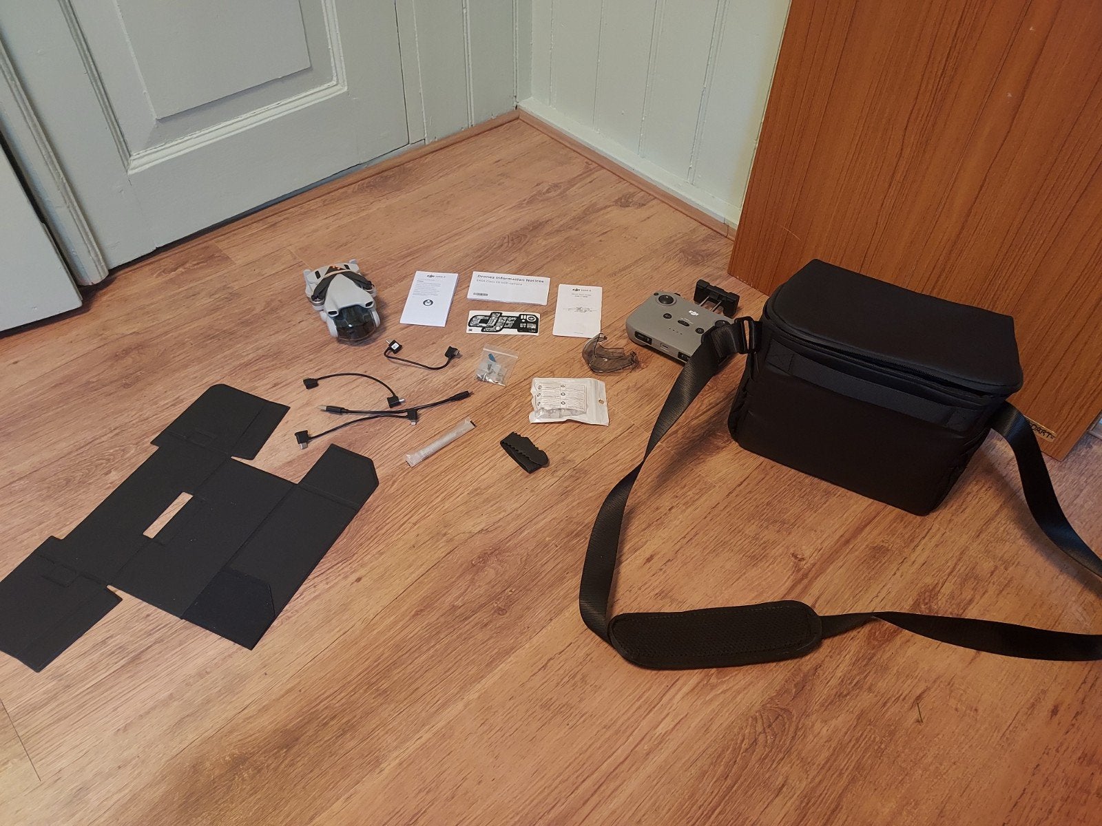 DJI Mini 3 | Moet Vandaag Weg| Originele doos + Tas, Ophalen, Cameradrone, 5 tot 10 kilometer, Verlichting
