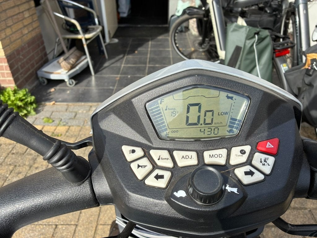 scootmobiel zeer netjes, is pas 1,5 jaar en weinig gebruikt, Diversen, Ophalen, Kymco, 11 t/m 15 km/u, 26 t/m 35 km