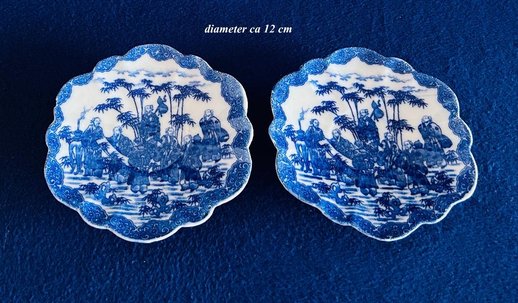2 Schoteltjes ø 12 cm geschulpt Blauw Wit Chinees Japans, Antiek en Kunst, Antiek | Servies los, Ophalen