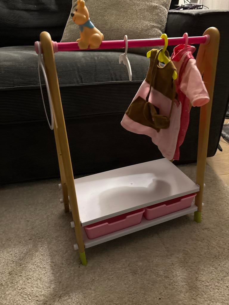 Babyborn kledingrek met accessoires, Ophalen, Gebruikt, Meisje