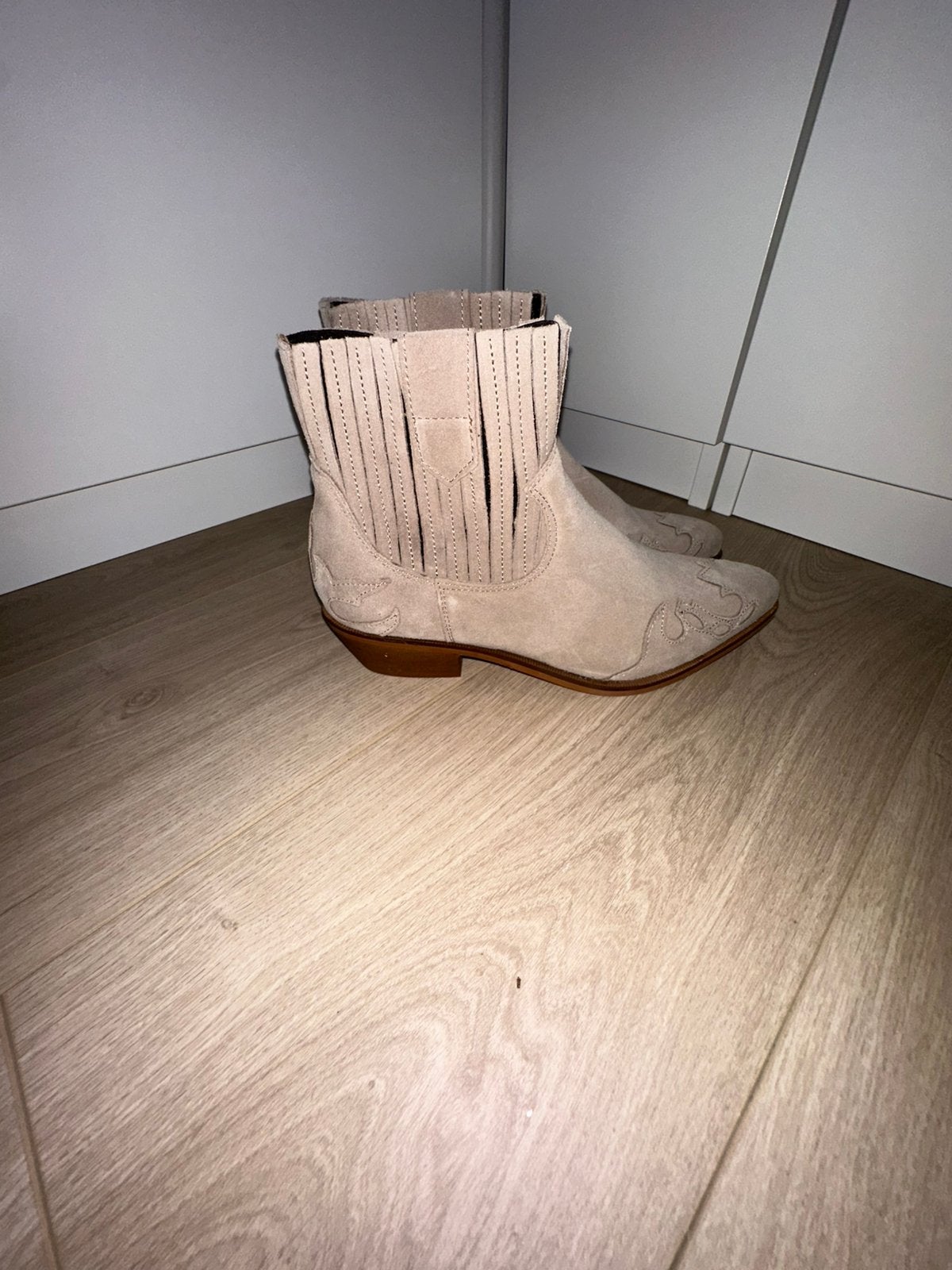Laarzen, Beige, Lage of Enkellaarzen, Nieuw, Ophalen of Verzenden