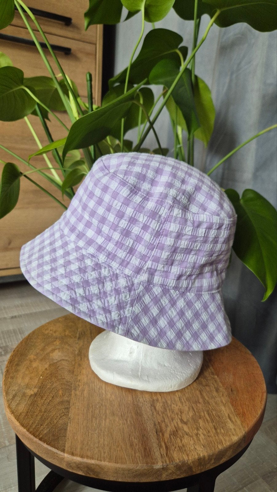 Lila geruite bucket hat - Zomerse pet, Kleding | Dames, Hoeden en Petten, Ophalen of Verzenden, Zo goed als nieuw, One size fits all